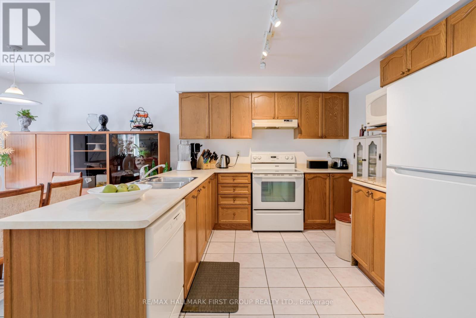 33 Sabbe Crescent, Ajax, Ontario  L1T 4E3 - Photo 12 - E12898654