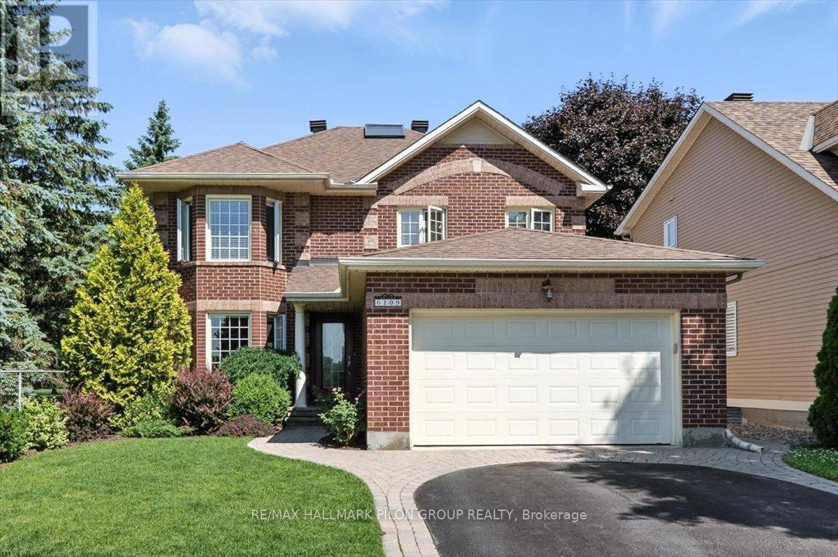6109 Silverbirch Street, Ottawa, Ontario  K1W 1C5 - Photo 2 - X12898642