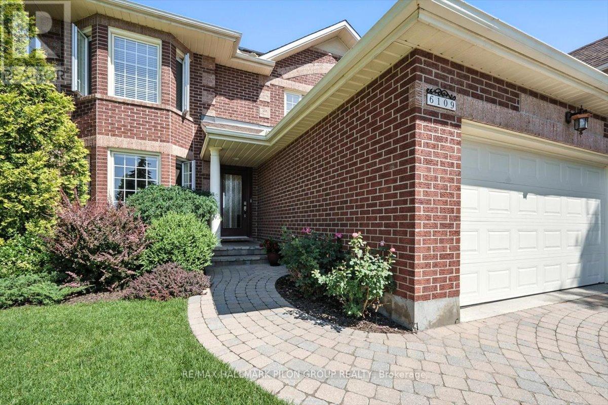 6109 Silverbirch Street, Ottawa, Ontario  K1W 1C5 - Photo 3 - X12898642