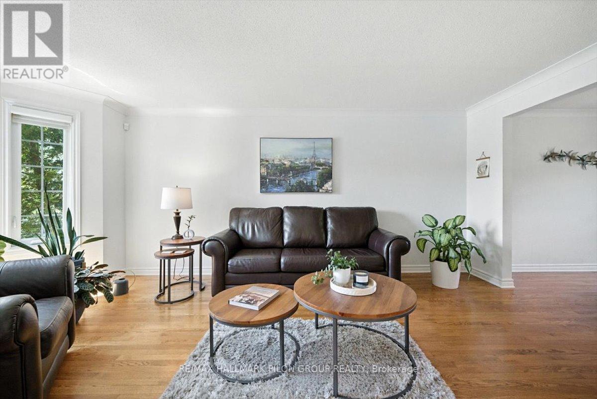 6109 Silverbirch Street, Ottawa, Ontario  K1W 1C5 - Photo 5 - X12898642