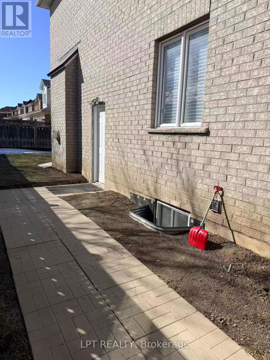 50 Royal Gala Crescent, Richmond Hill, Ontario  L4S 1Y5 - Photo 2 - N12898584