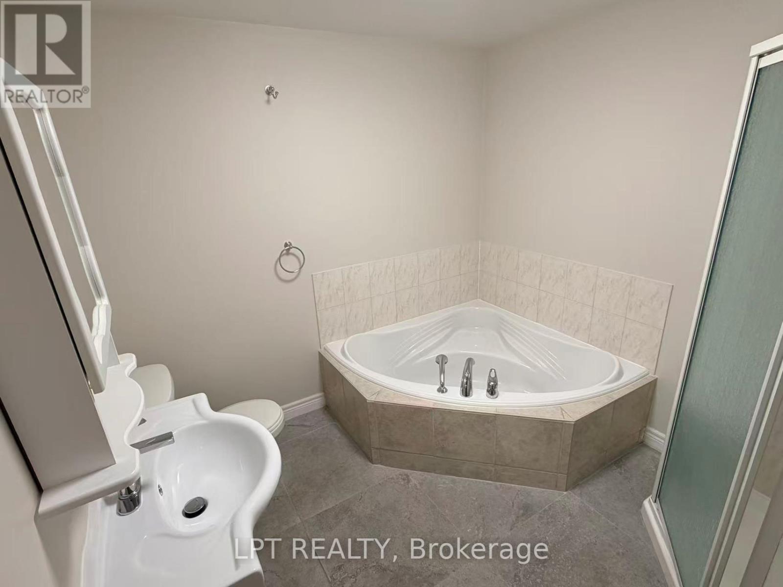 50 Royal Gala Crescent, Richmond Hill, Ontario  L4S 1Y5 - Photo 8 - N12898584