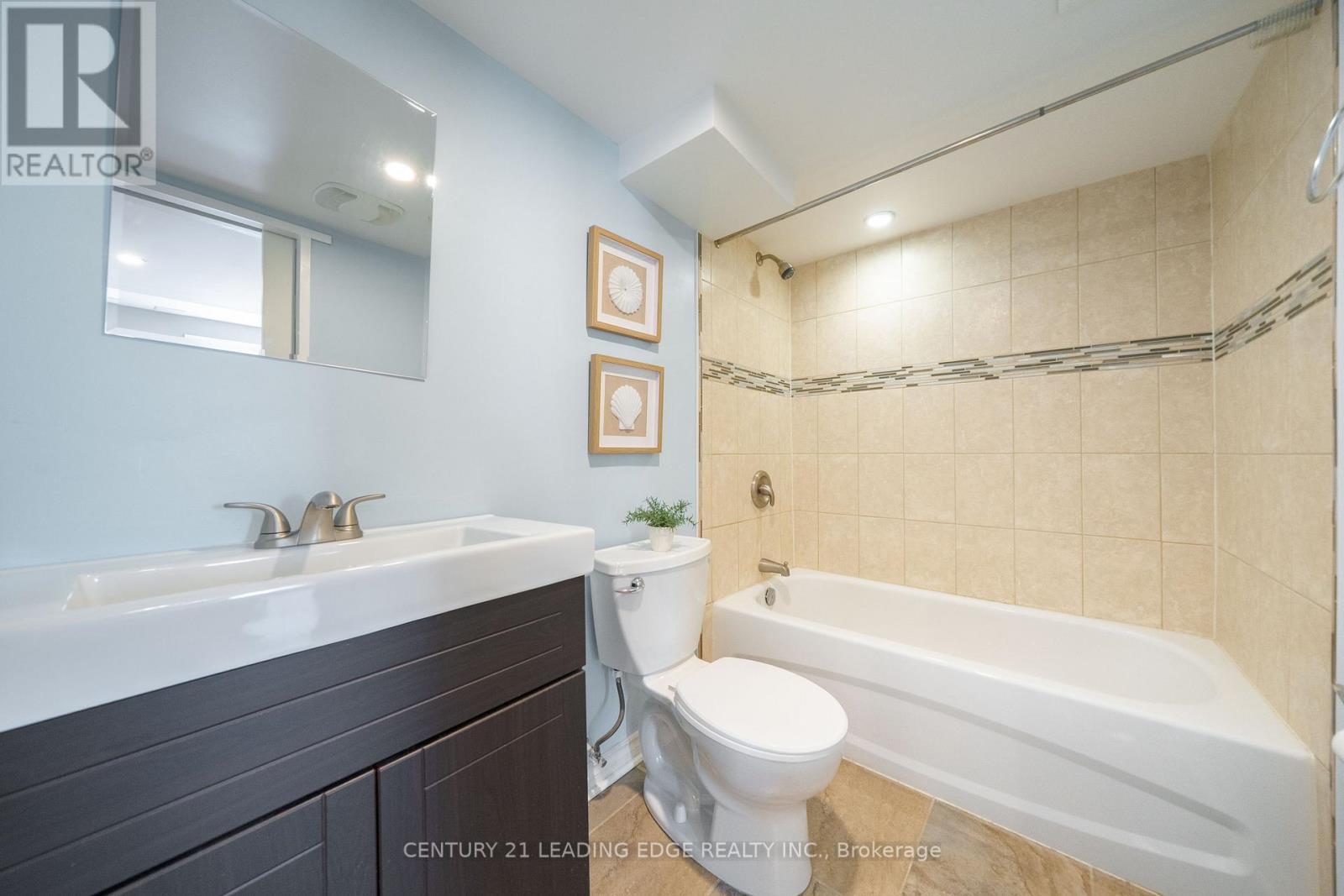 47 Hoppington Avenue, Whitchurch-Stouffville (Stouffville), Ontario  L4A 0L1 - Photo 17 - N12898660