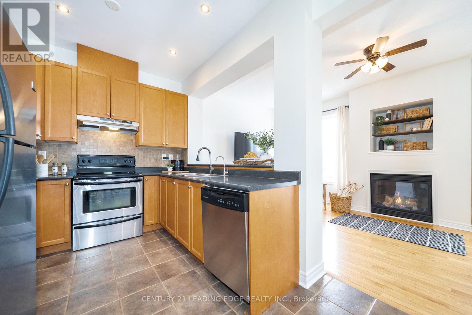 47 Hoppington Avenue, Whitchurch-Stouffville (Stouffville), Ontario  L4A 0L1 - Photo 5 - N12898660