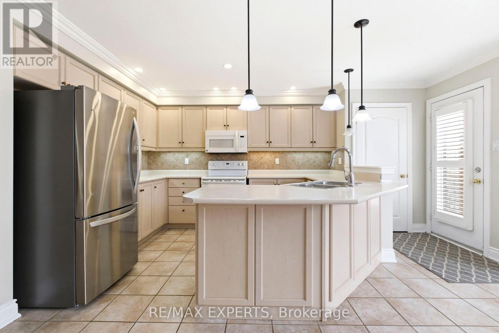 45 Forest Run Boulevard, Vaughan, Ontario  L4K 5J7 - Photo 10 - N12898672