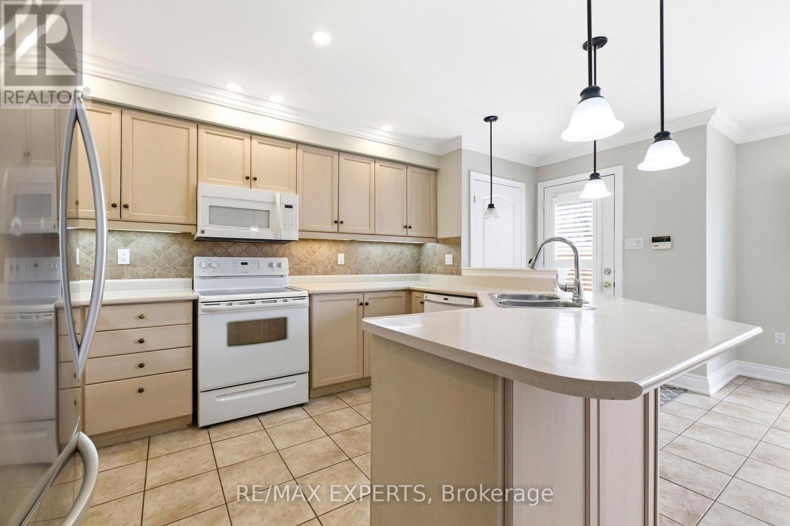 45 Forest Run Boulevard, Vaughan, Ontario  L4K 5J7 - Photo 11 - N12898672