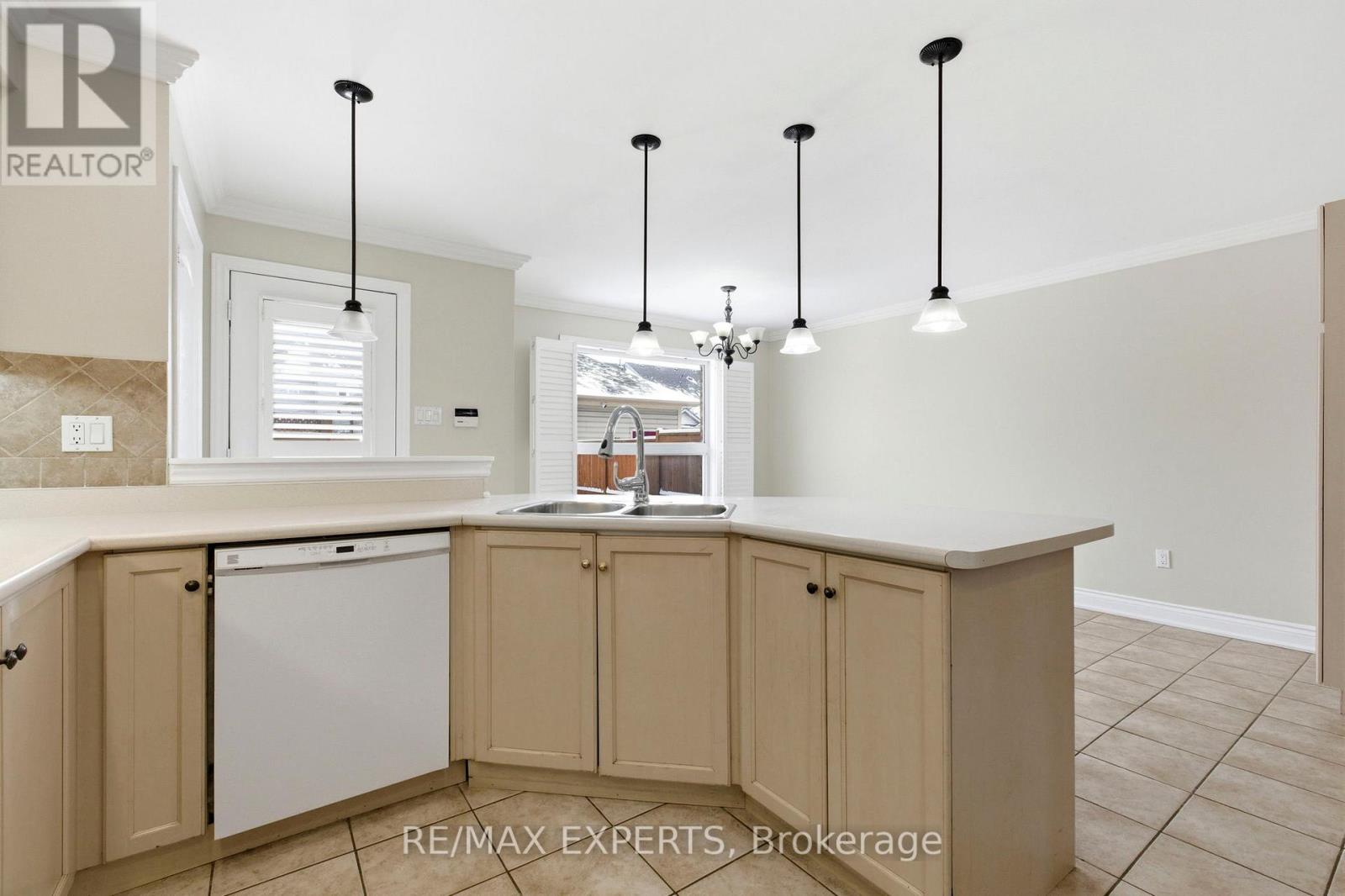 45 Forest Run Boulevard, Vaughan, Ontario  L4K 5J7 - Photo 12 - N12898672