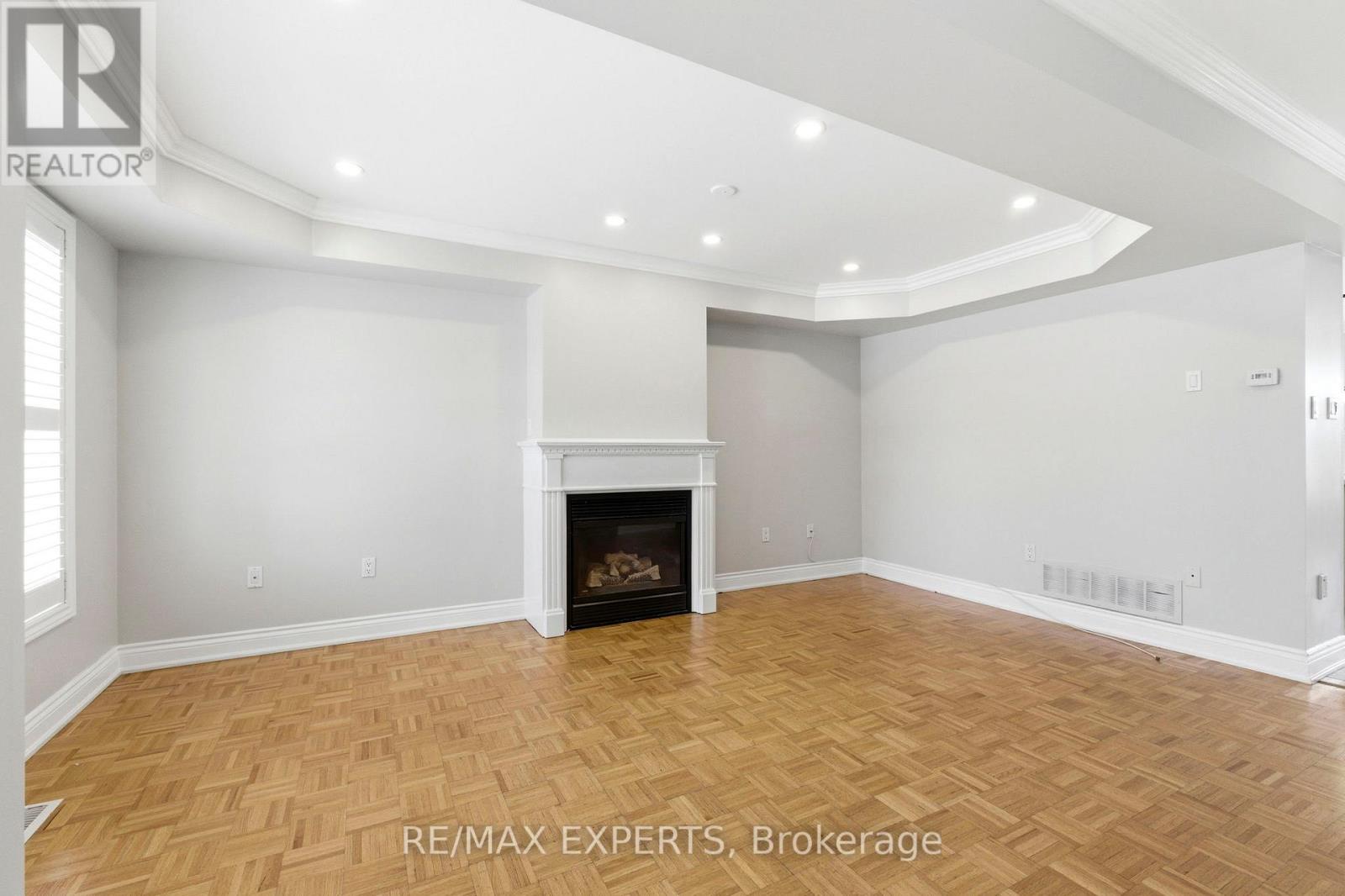 45 Forest Run Boulevard, Vaughan, Ontario  L4K 5J7 - Photo 3 - N12898672