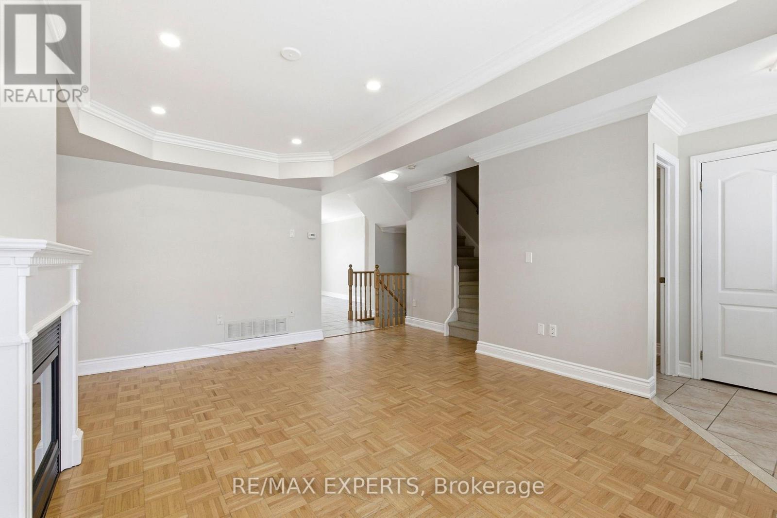 45 Forest Run Boulevard, Vaughan, Ontario  L4K 5J7 - Photo 4 - N12898672