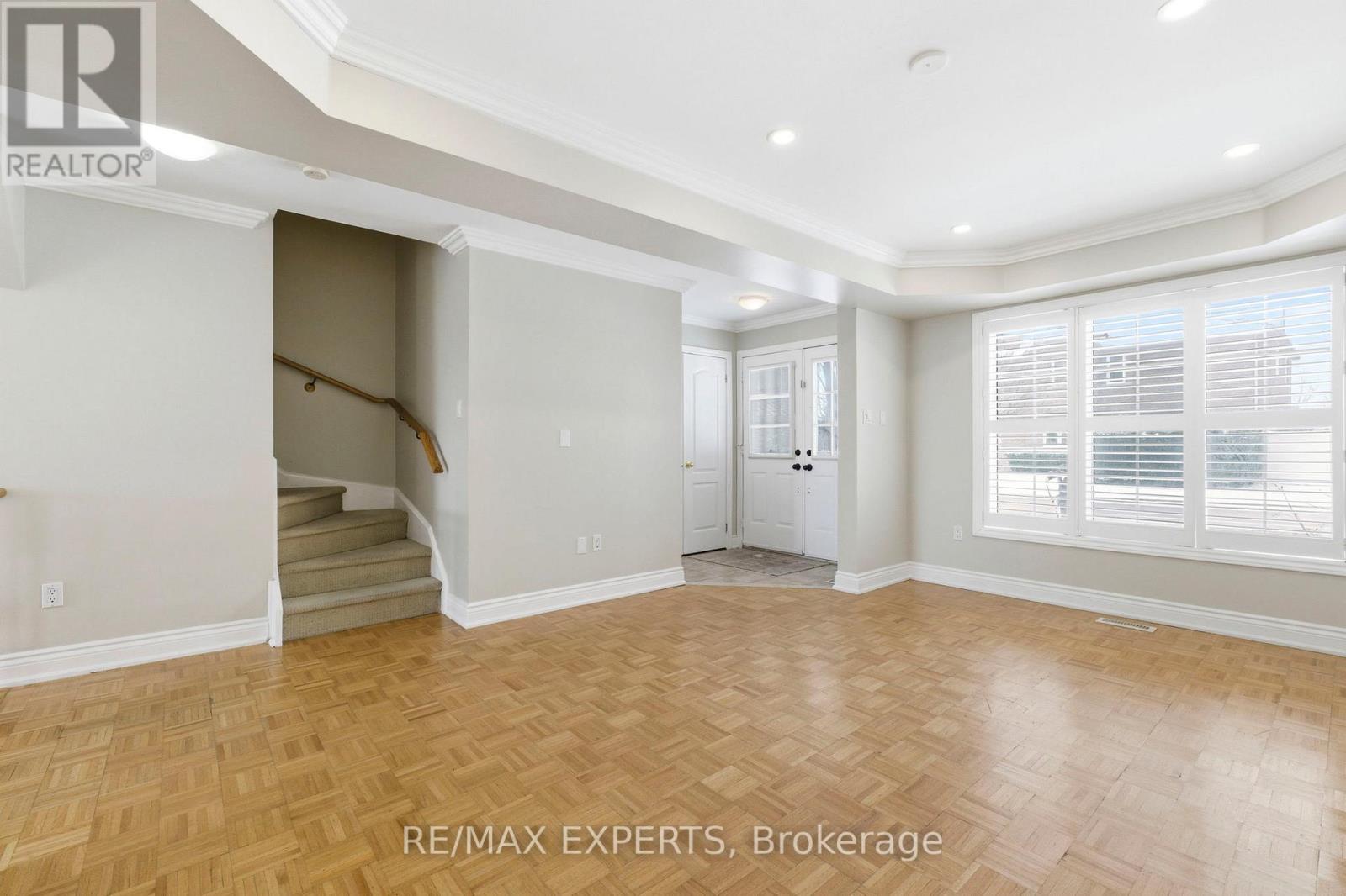 45 Forest Run Boulevard, Vaughan, Ontario  L4K 5J7 - Photo 5 - N12898672