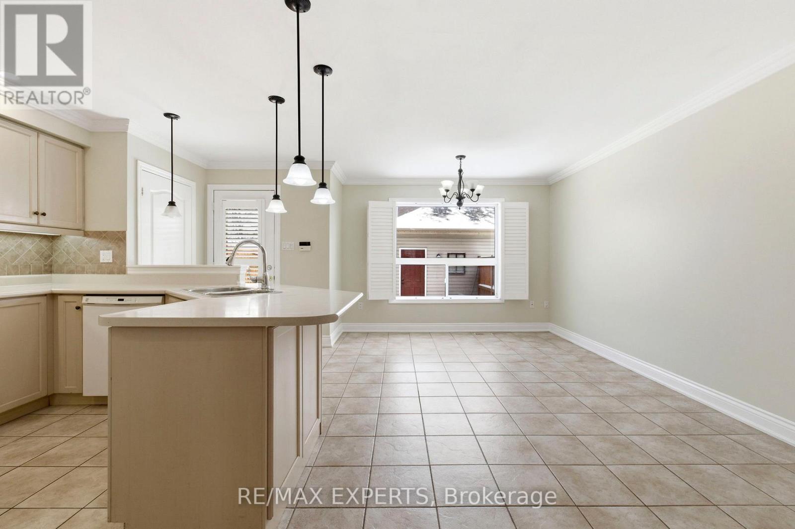 45 Forest Run Boulevard, Vaughan, Ontario  L4K 5J7 - Photo 6 - N12898672