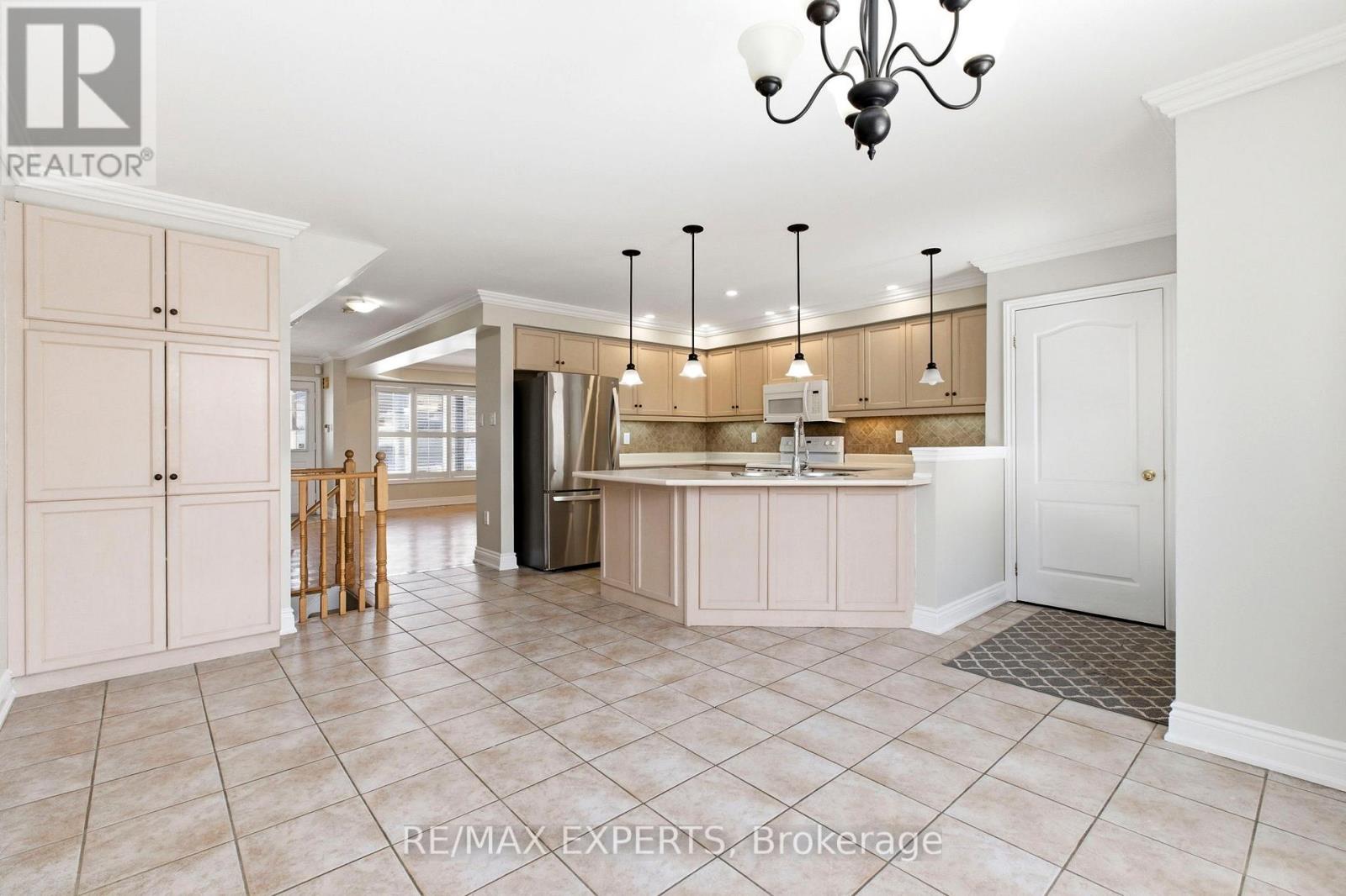 45 Forest Run Boulevard, Vaughan, Ontario  L4K 5J7 - Photo 8 - N12898672