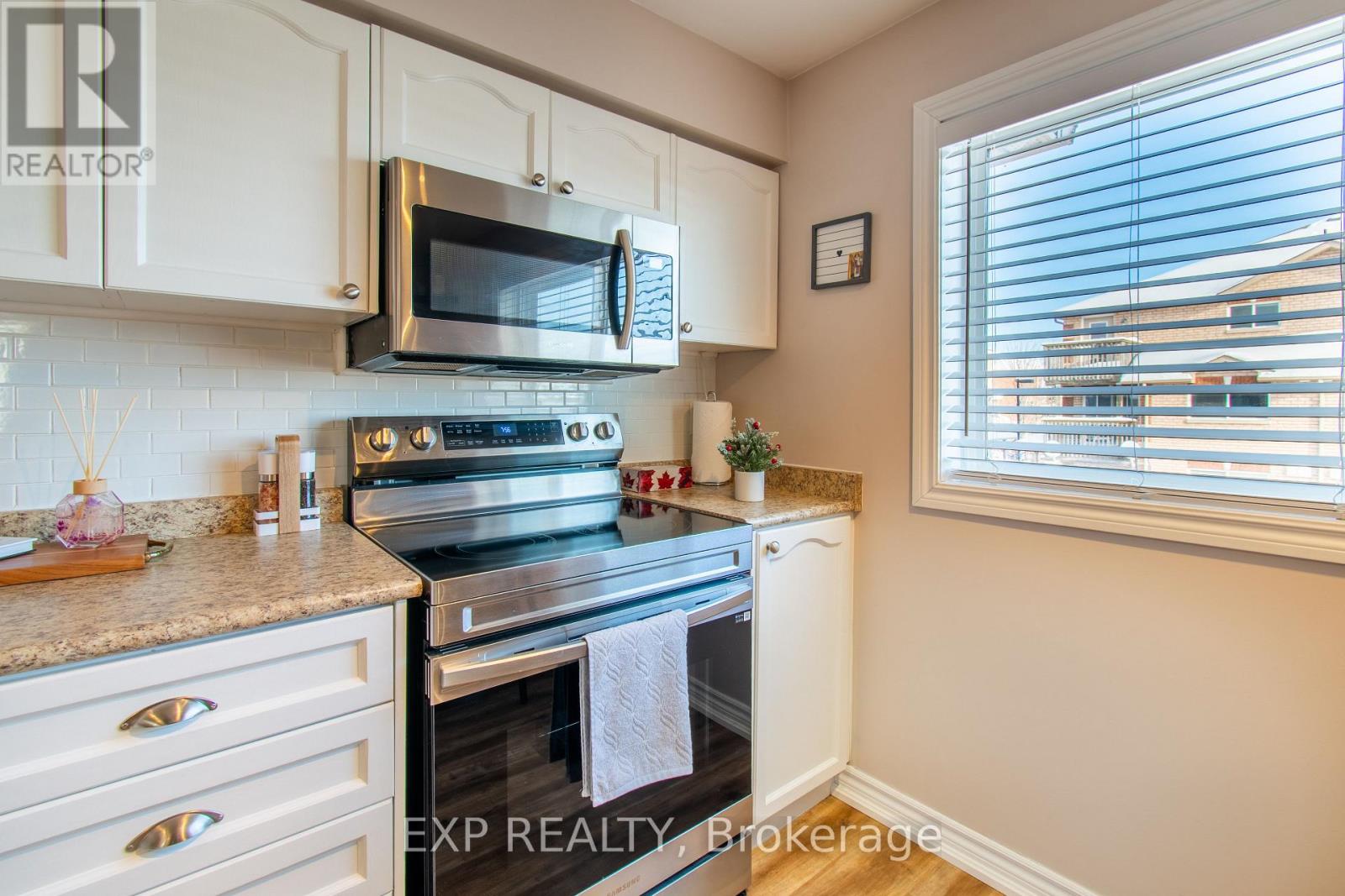 2 - 83 Goodwin Drive, Barrie (Painswick South), Ontario  L4N 6K4 - Photo 11 - S12872696