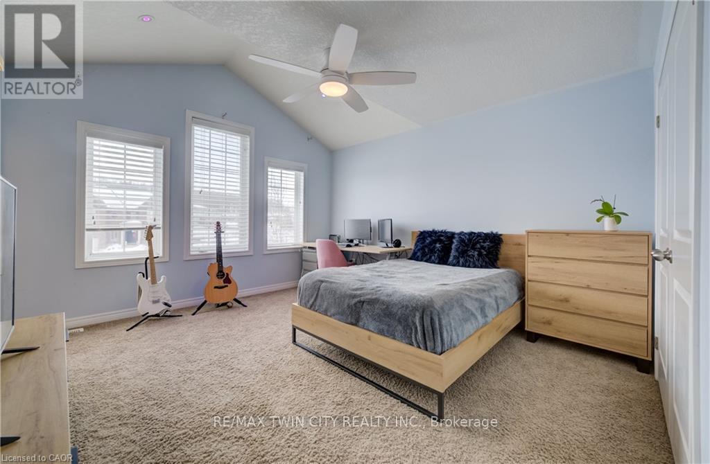 928 Evens Pond Court, Kitchener, Ontario  N2R 0B8 - Photo 36 - X12820788