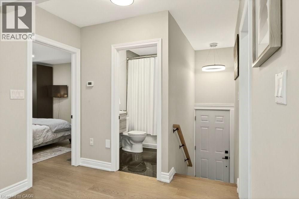 237 East 32nd Street, Hamilton, Ontario  L8V 3S3 - Photo 12 - 40813199