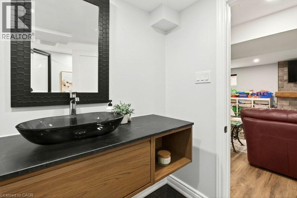 237 East 32nd Street, Hamilton, Ontario  L8V 3S3 - Photo 31 - 40813199