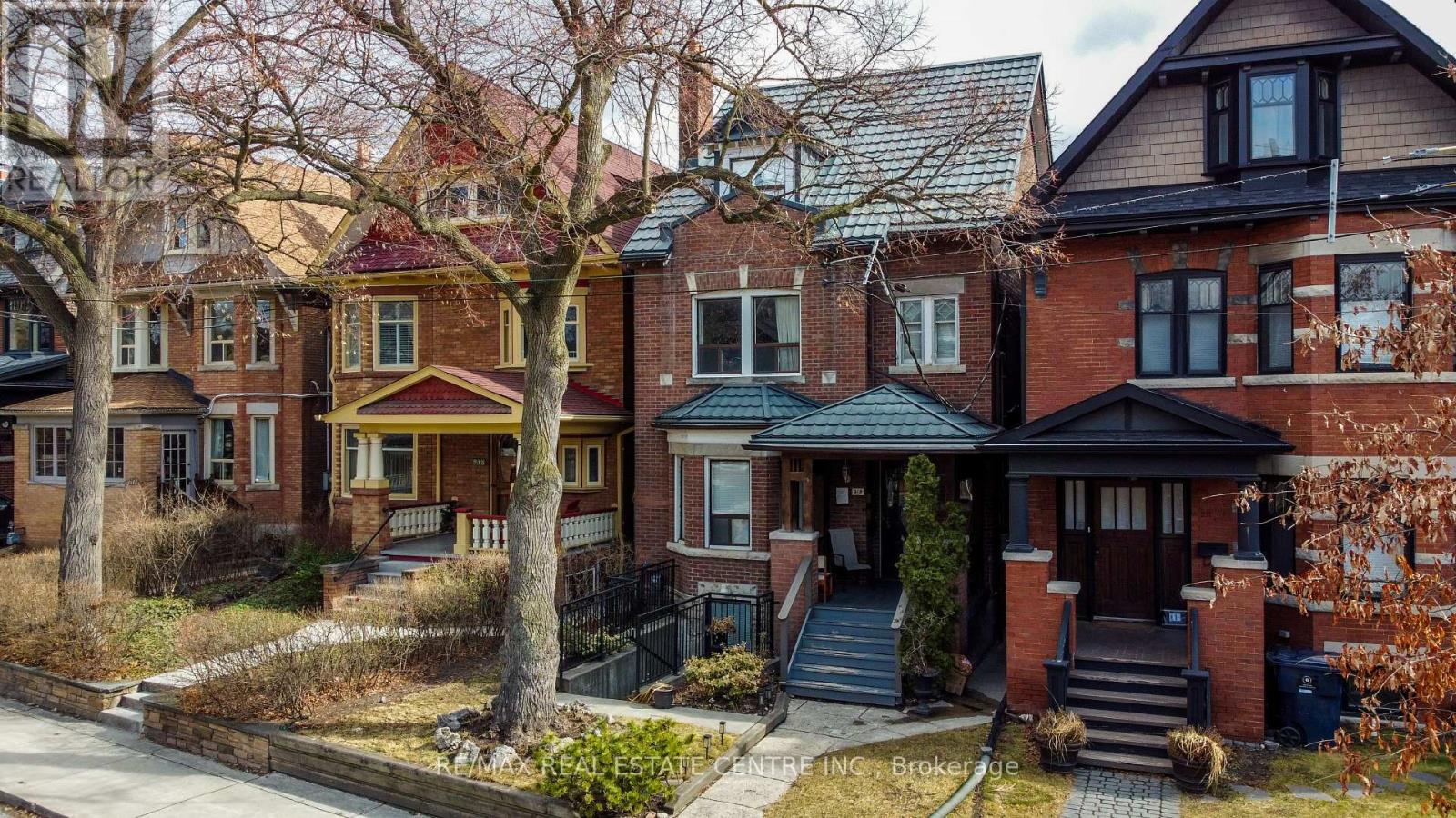 213 Indian Road, Toronto (High Park-Swansea), Ontario  M6R 2W7 - Photo 3 - W12898574