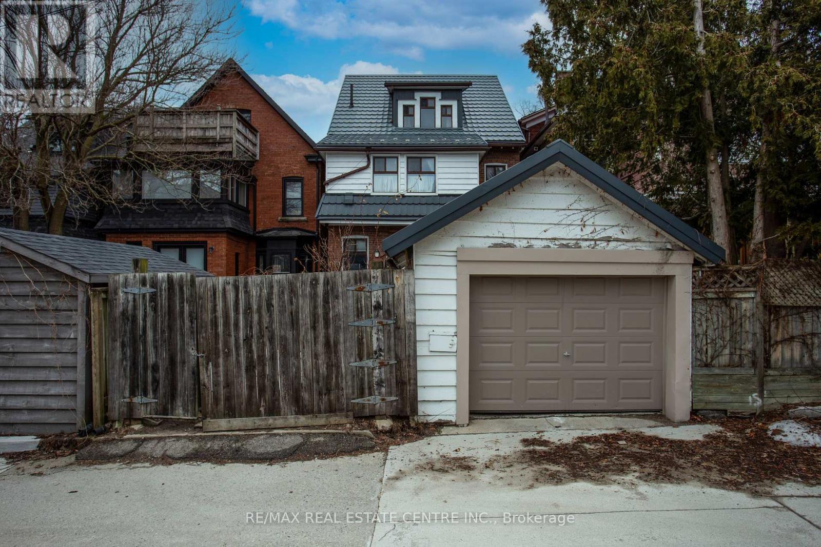 213 Indian Road, Toronto (High Park-Swansea), Ontario  M6R 2W7 - Photo 6 - W12898574