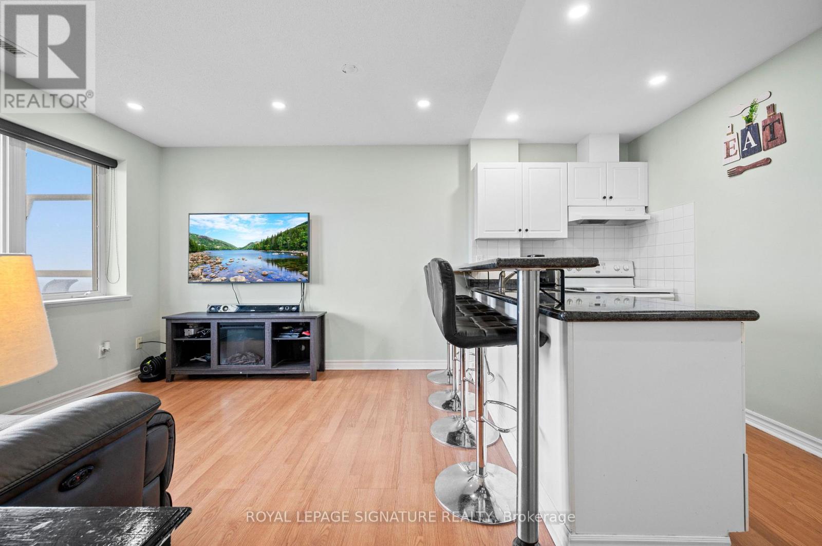 205 - 3 Dayspring Circle, Brampton (Goreway Drive Corridor), Ontario  L6P 1B7 - Photo 10 - W12898578