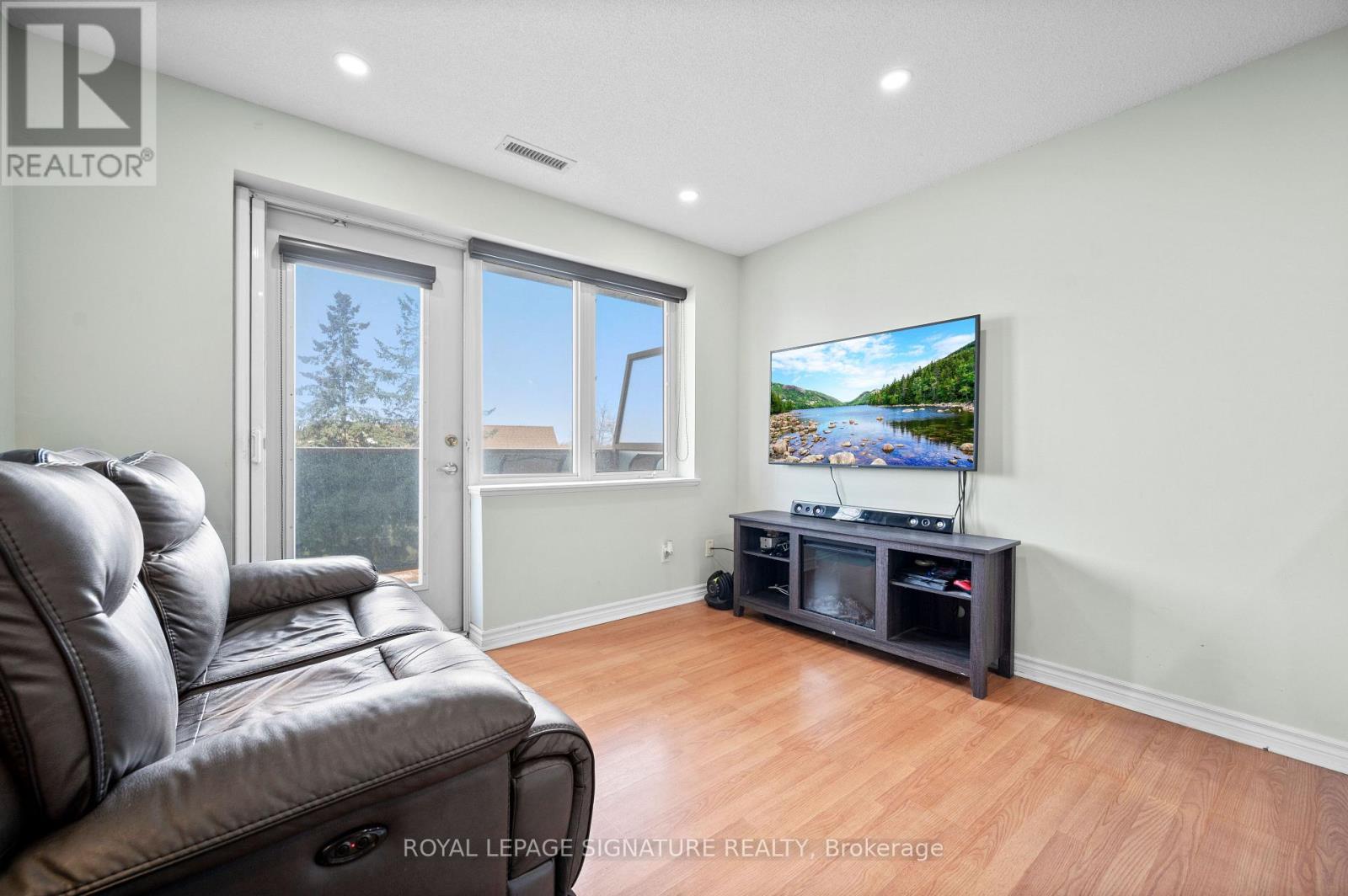 205 - 3 Dayspring Circle, Brampton (Goreway Drive Corridor), Ontario  L6P 1B7 - Photo 11 - W12898578