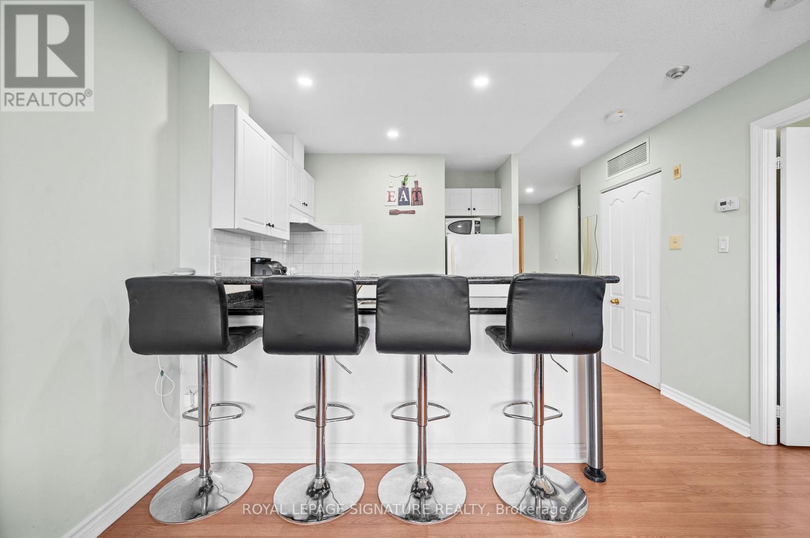 205 - 3 Dayspring Circle, Brampton (Goreway Drive Corridor), Ontario  L6P 1B7 - Photo 14 - W12898578