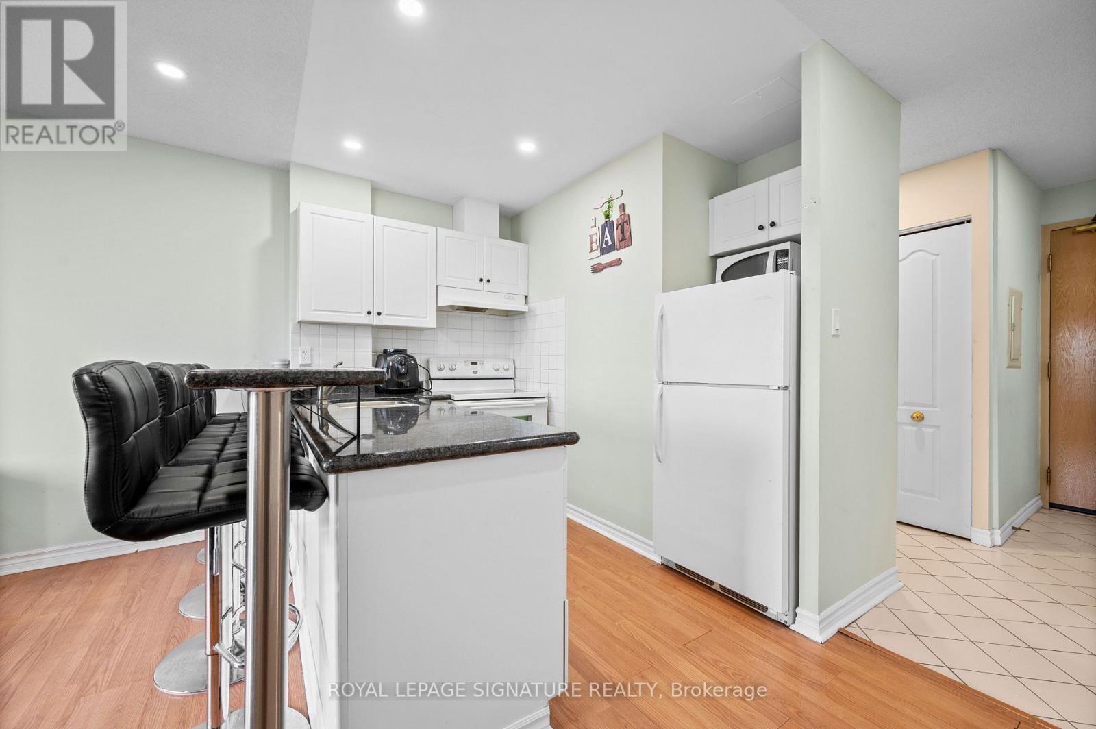 205 - 3 Dayspring Circle, Brampton (Goreway Drive Corridor), Ontario  L6P 1B7 - Photo 15 - W12898578