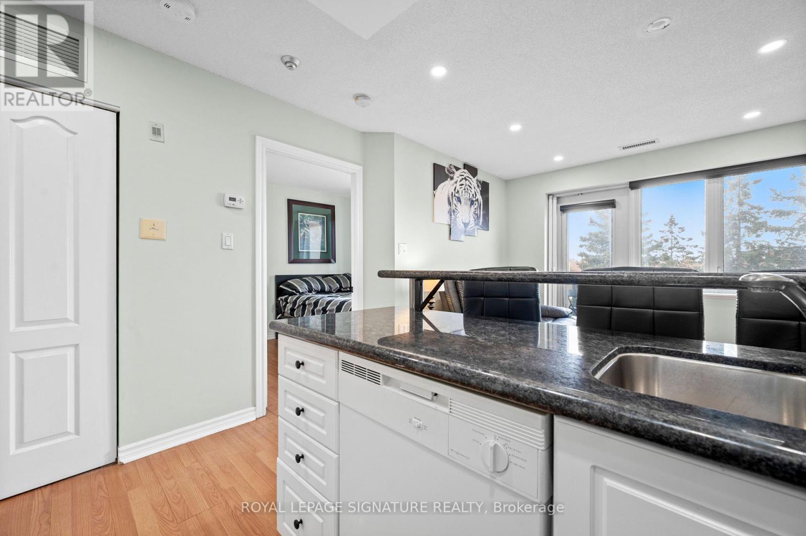 205 - 3 Dayspring Circle, Brampton (Goreway Drive Corridor), Ontario  L6P 1B7 - Photo 17 - W12898578