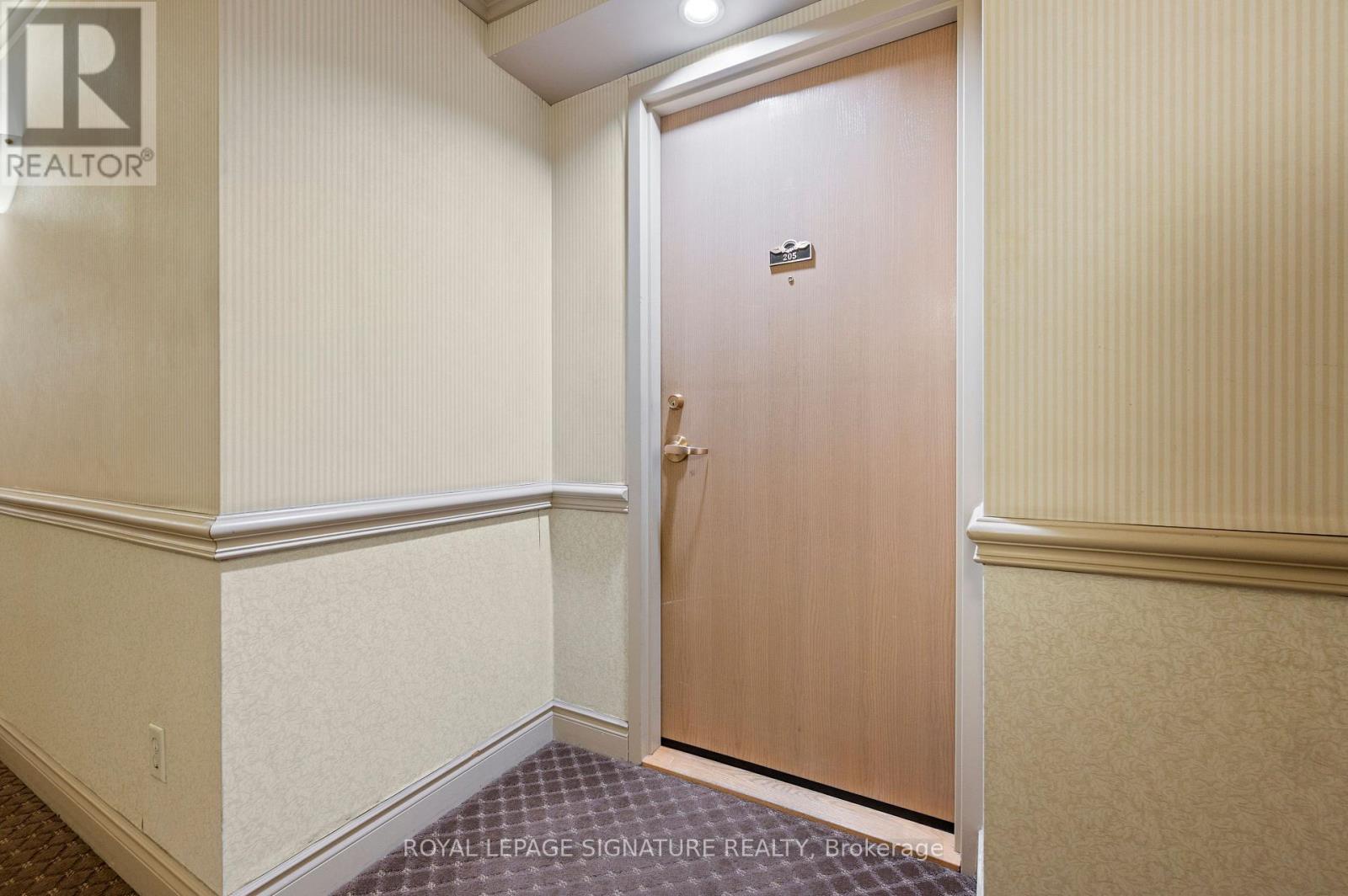 205 - 3 Dayspring Circle, Brampton (Goreway Drive Corridor), Ontario  L6P 1B7 - Photo 4 - W12898578