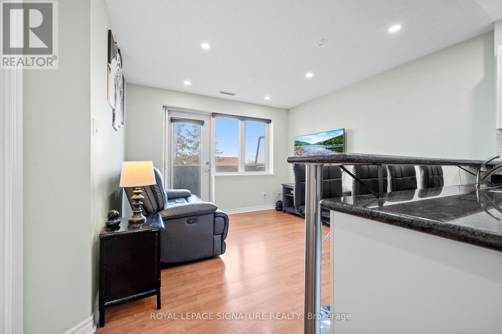 205 - 3 Dayspring Circle, Brampton (Goreway Drive Corridor), Ontario  L6P 1B7 - Photo 8 - W12898578