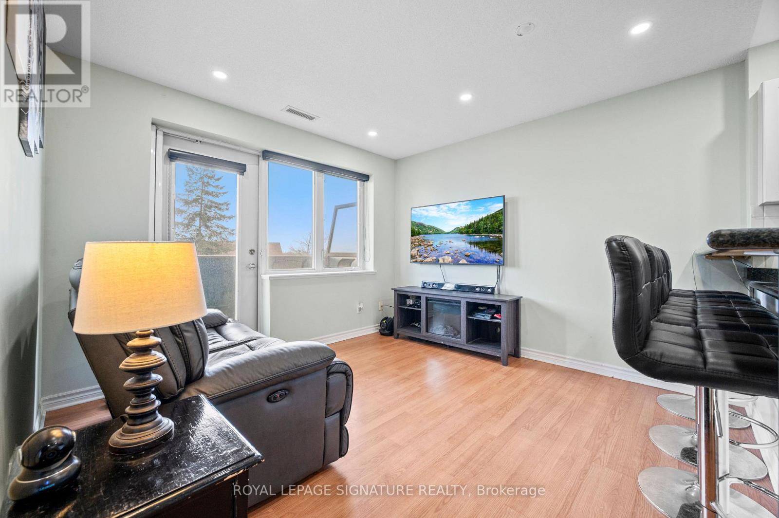 205 - 3 Dayspring Circle, Brampton (Goreway Drive Corridor), Ontario  L6P 1B7 - Photo 9 - W12898578