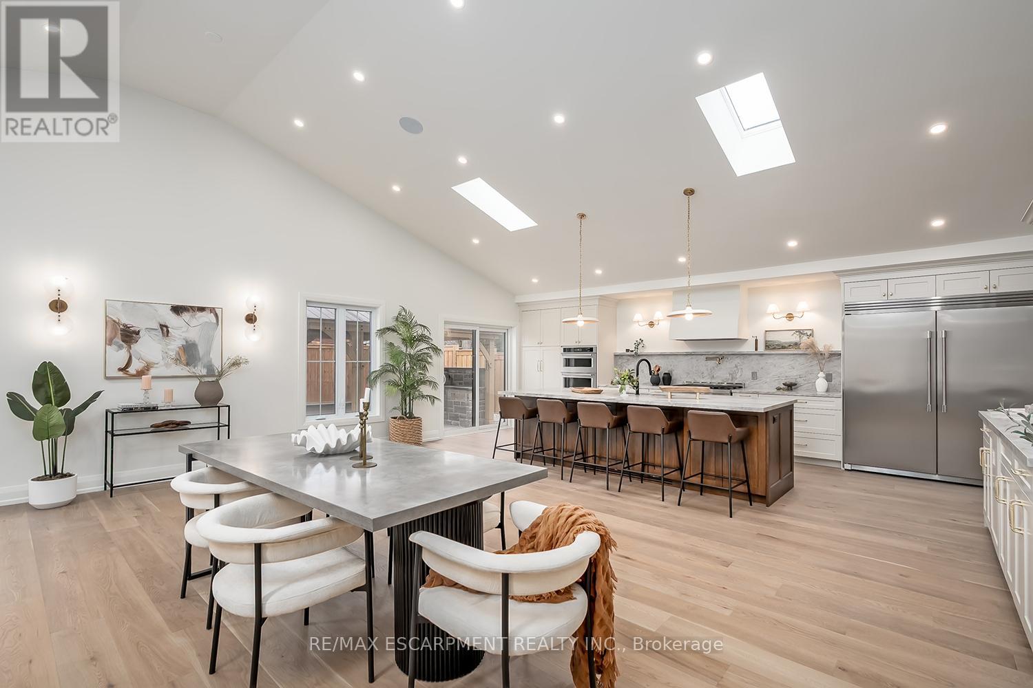 251 Glen Afton Drive, Burlington (Shoreacres), Ontario  L7L 1G8 - Photo 13 - W12898604