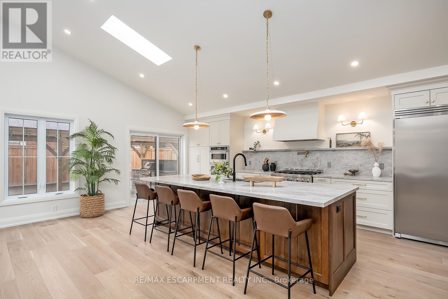 251 Glen Afton Drive, Burlington (Shoreacres), Ontario  L7L 1G8 - Photo 14 - W12898604