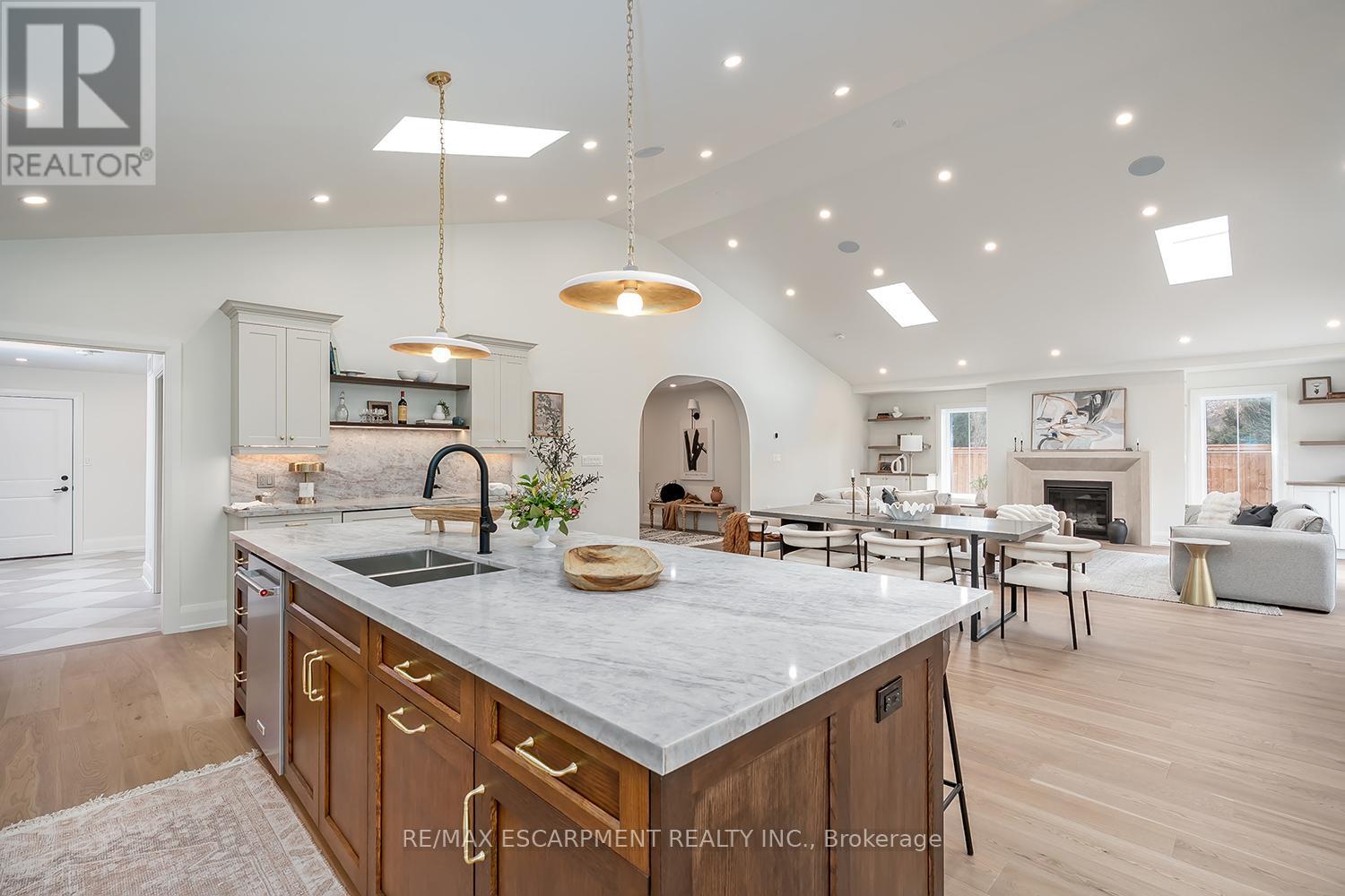 251 Glen Afton Drive, Burlington (Shoreacres), Ontario  L7L 1G8 - Photo 17 - W12898604