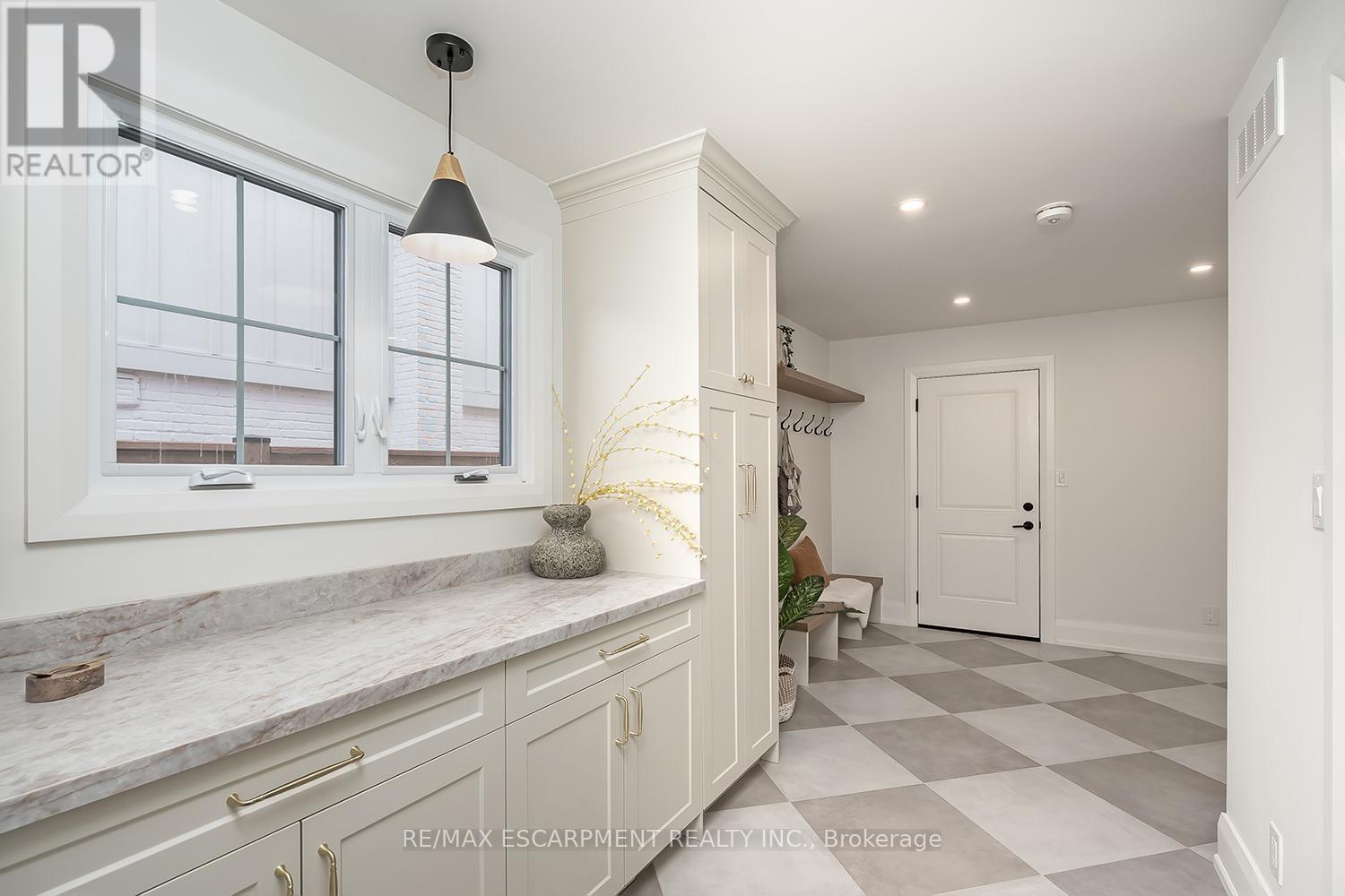 251 Glen Afton Drive, Burlington (Shoreacres), Ontario  L7L 1G8 - Photo 20 - W12898604