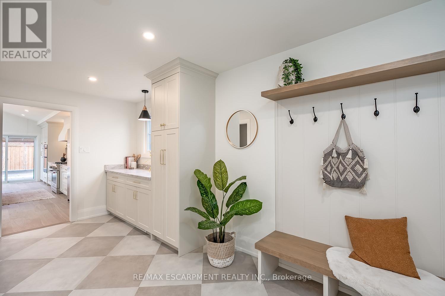 251 Glen Afton Drive, Burlington (Shoreacres), Ontario  L7L 1G8 - Photo 21 - W12898604