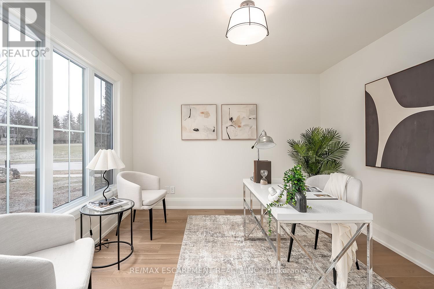 251 Glen Afton Drive, Burlington (Shoreacres), Ontario  L7L 1G8 - Photo 5 - W12898604