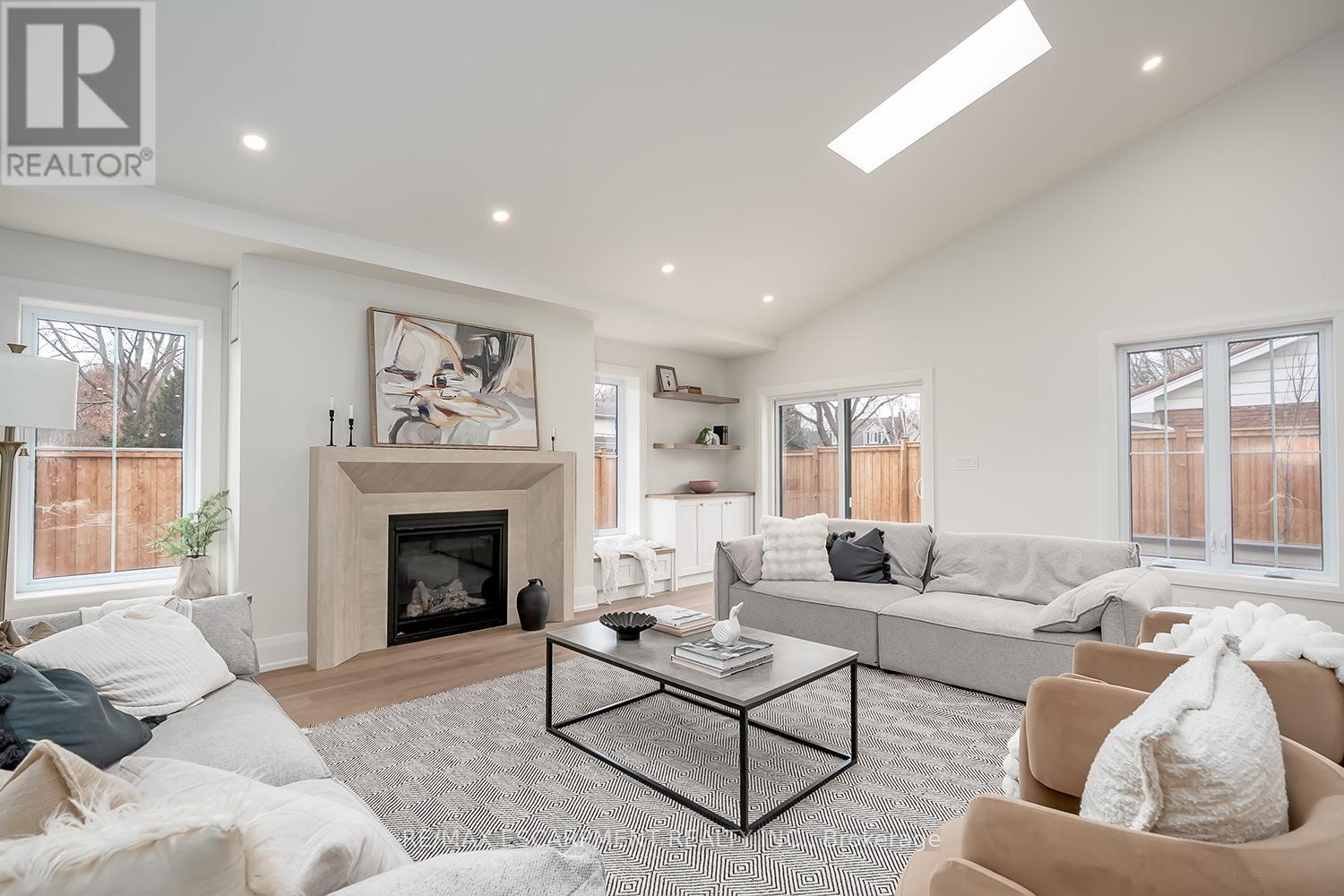 251 Glen Afton Drive, Burlington (Shoreacres), Ontario  L7L 1G8 - Photo 9 - W12898604