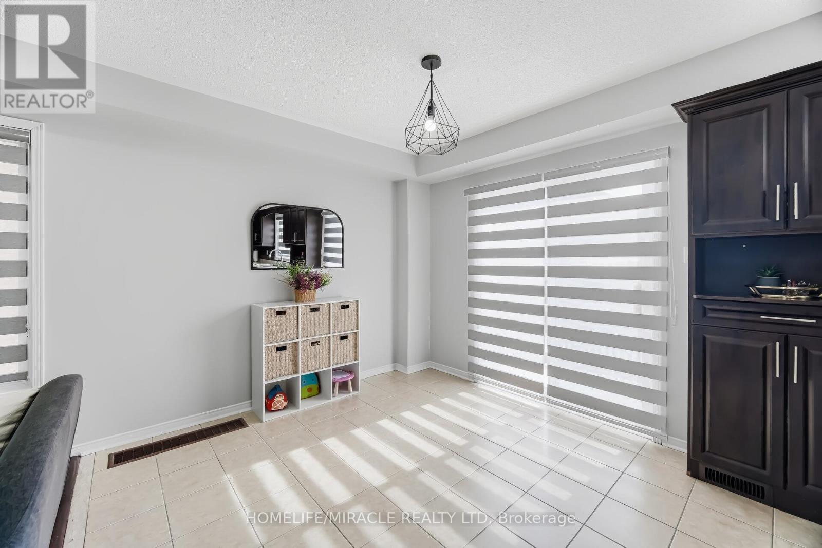 41 Tanglemere Crescent, Brampton (Fletcher's Meadow), Ontario  L7A 1R8 - Photo 13 - W12898624