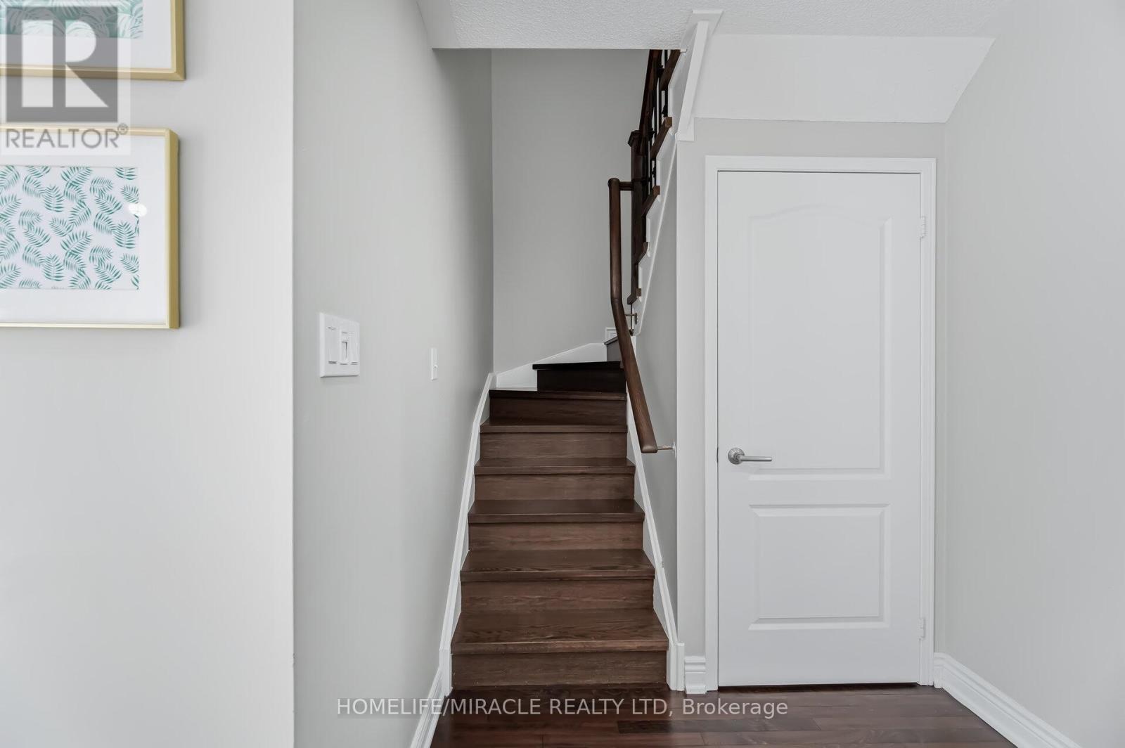 41 Tanglemere Crescent, Brampton (Fletcher's Meadow), Ontario  L7A 1R8 - Photo 18 - W12898624