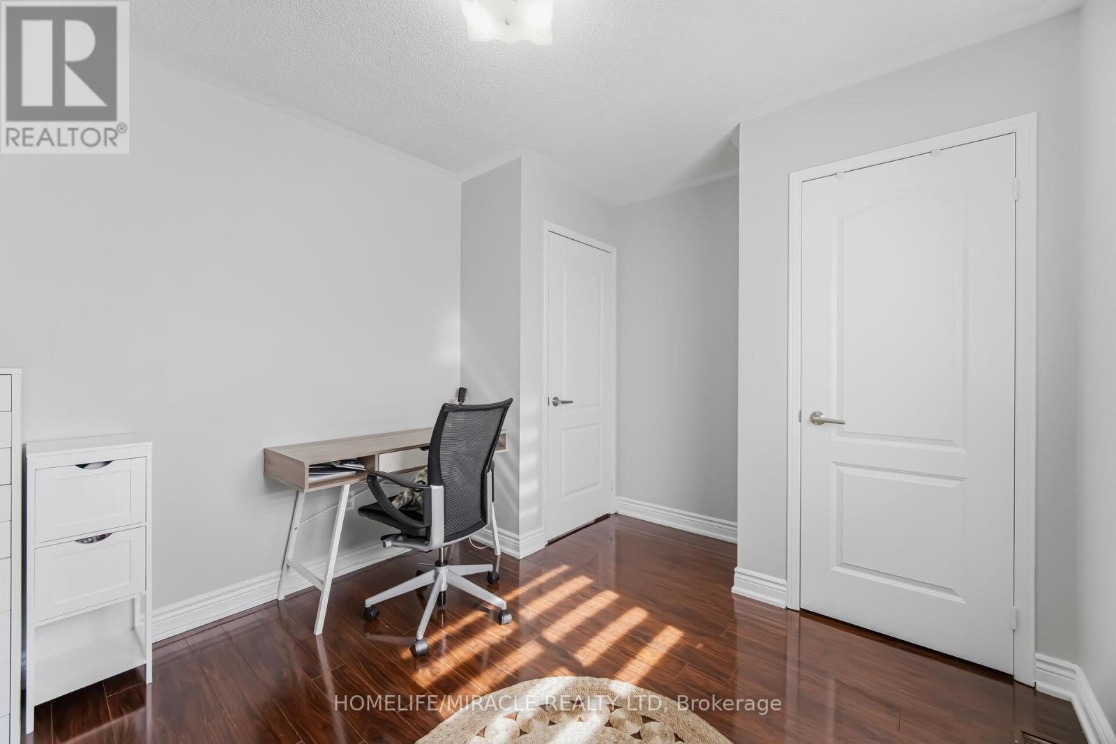 41 Tanglemere Crescent, Brampton (Fletcher's Meadow), Ontario  L7A 1R8 - Photo 27 - W12898624