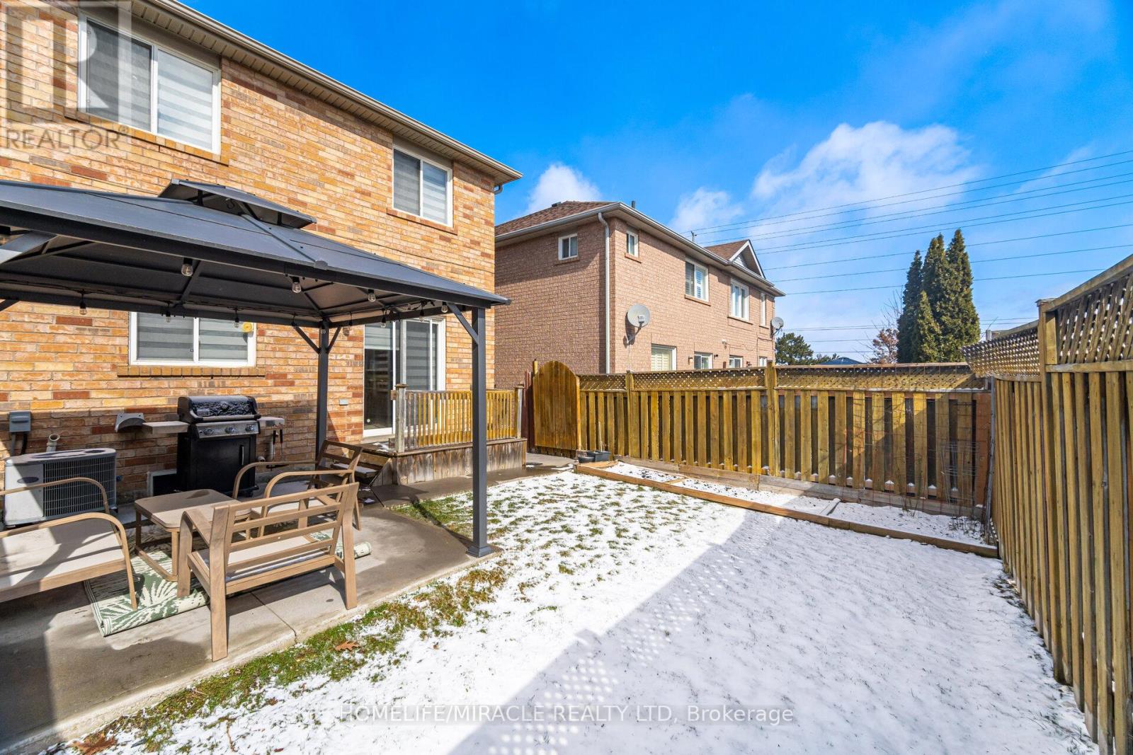 41 Tanglemere Crescent, Brampton (Fletcher's Meadow), Ontario  L7A 1R8 - Photo 36 - W12898624