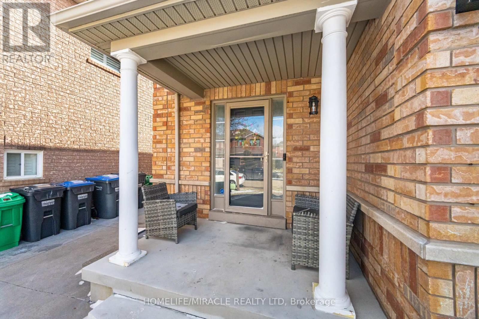 41 Tanglemere Crescent, Brampton (Fletcher's Meadow), Ontario  L7A 1R8 - Photo 6 - W12898624