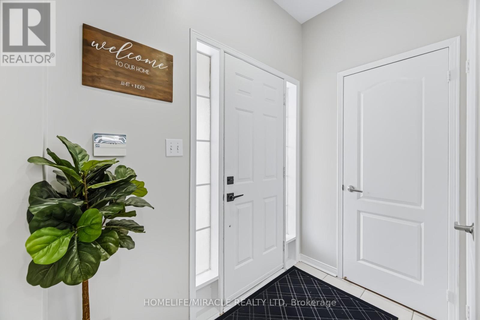 41 Tanglemere Crescent, Brampton (Fletcher's Meadow), Ontario  L7A 1R8 - Photo 7 - W12898624