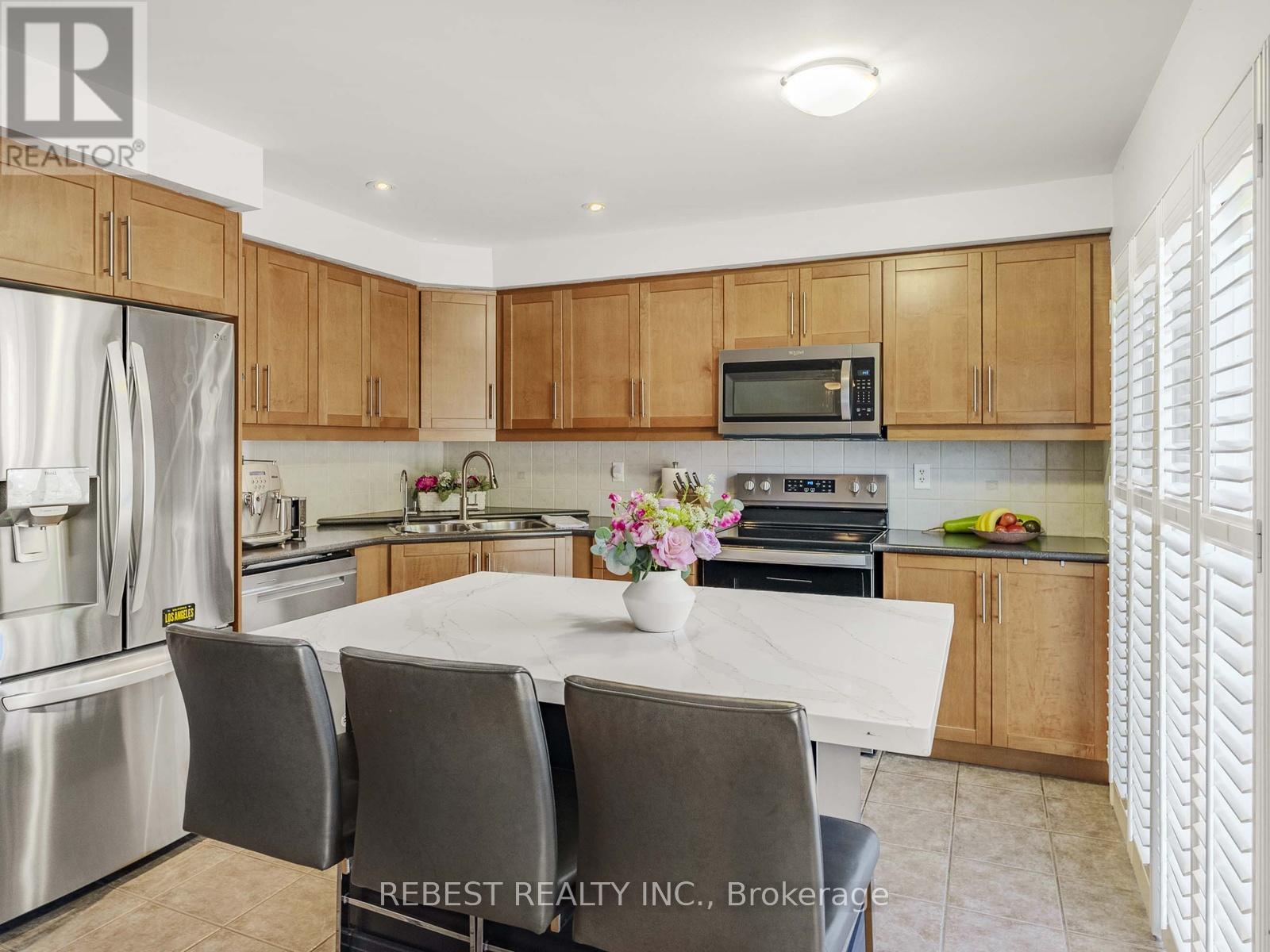 4057 Donnic Drive, Burlington (Alton), Ontario  L7M 0A5 - Photo 13 - W12898638