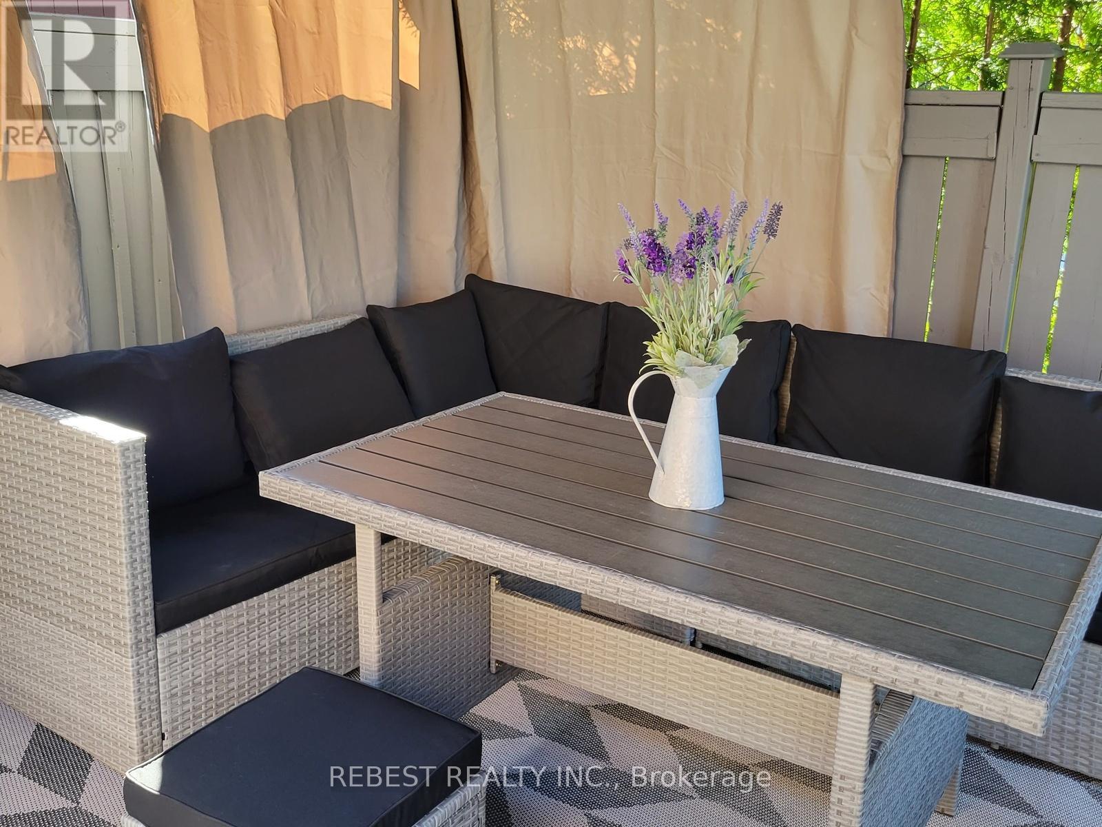 4057 Donnic Drive, Burlington (Alton), Ontario  L7M 0A5 - Photo 37 - W12898638