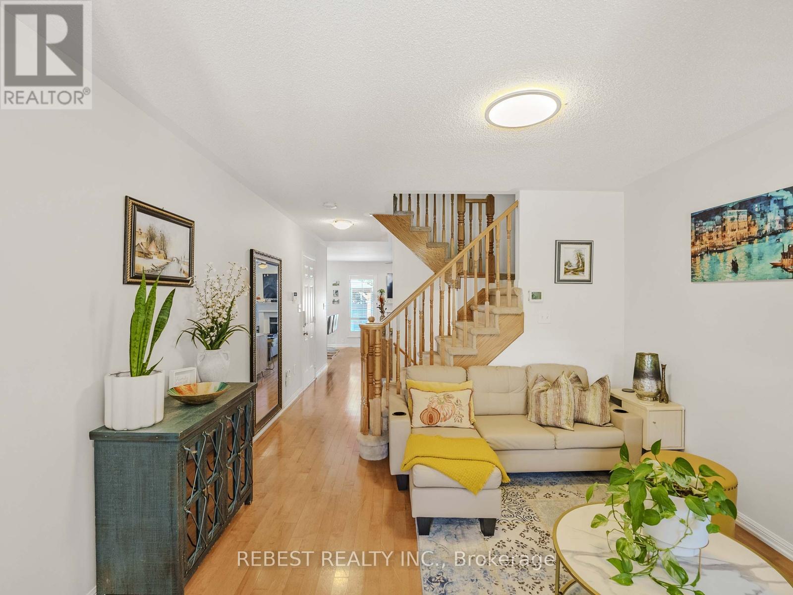 4057 Donnic Drive, Burlington (Alton), Ontario  L7M 0A5 - Photo 6 - W12898638