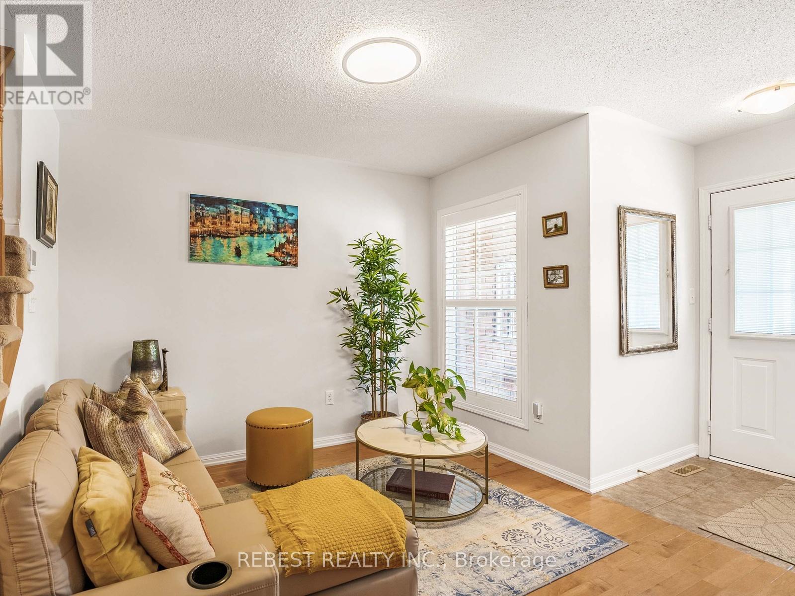 4057 Donnic Drive, Burlington (Alton), Ontario  L7M 0A5 - Photo 8 - W12898638