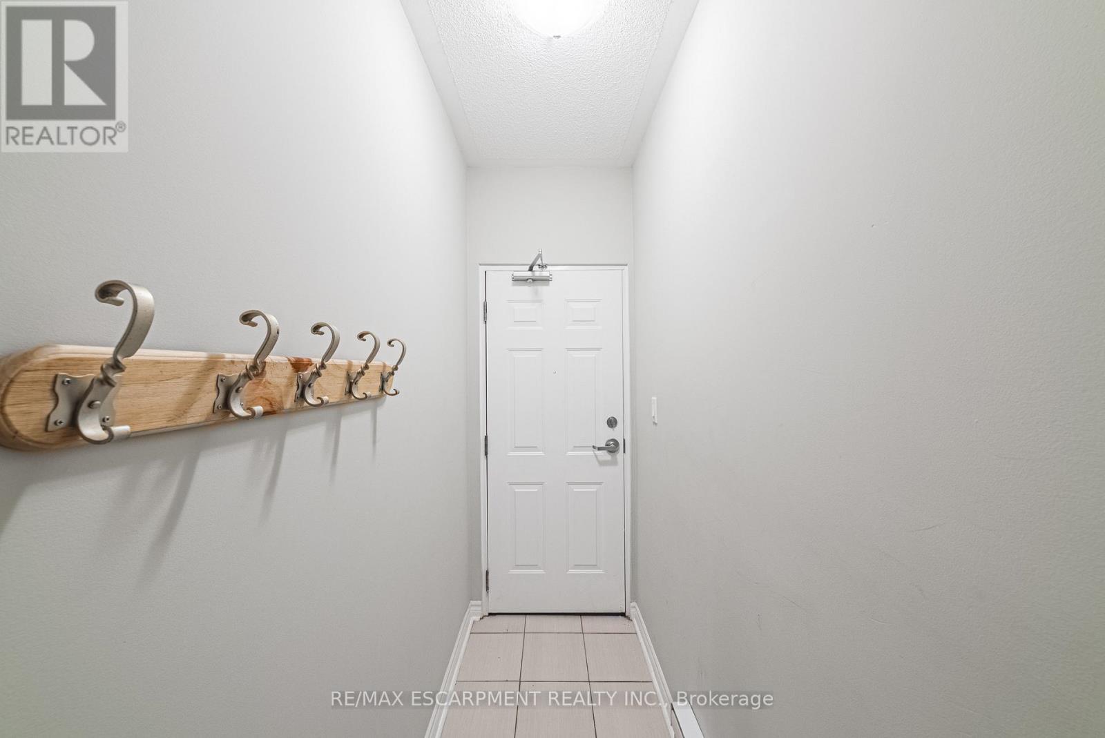 13-04 - 2420 Baronwood Drive, Oakville (Wm Westmount), Ontario  L6M 0X6 - Photo 4 - W12898646