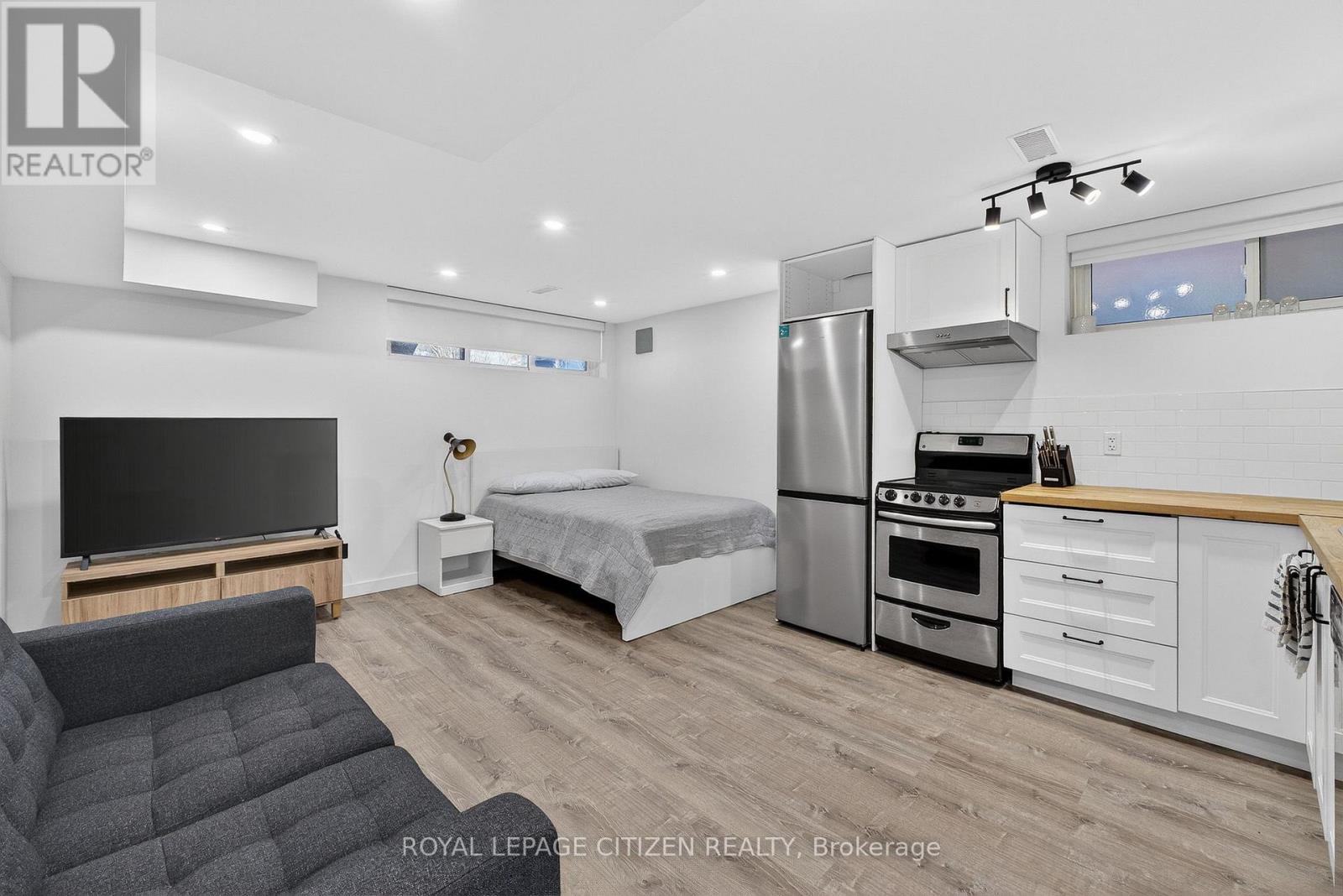 Lower - 44 Prescott Avenue, Toronto (Weston-Pellam Park), Ontario  M6N 3G5 - Photo 13 - W12898692