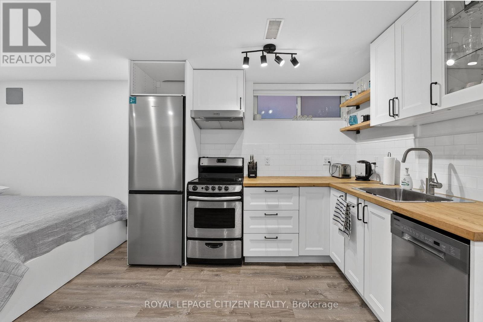 Lower - 44 Prescott Avenue, Toronto (Weston-Pellam Park), Ontario  M6N 3G5 - Photo 14 - W12898692